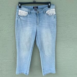 Earl Jean Women's Size 14 Light Wash Denim Capri Jeans Crochet Lace Pockets